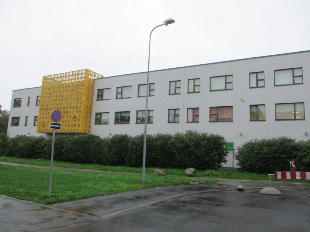 Вид школы снаружи - Таллин