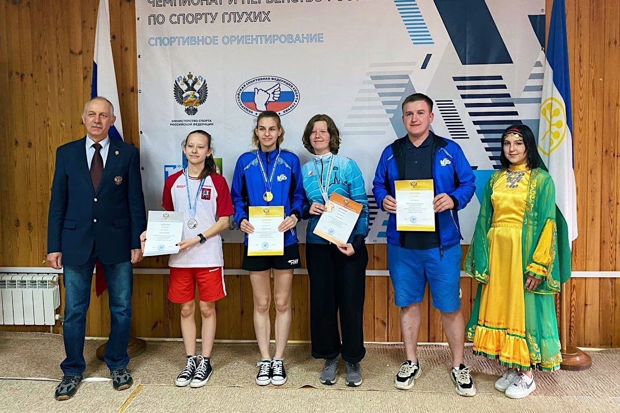 Всероссийские спортивные федерации. Российские соревнования день день спорта. Спортивное ориентирование в школе. Федерация спорта женщина. Забег юноши победители.