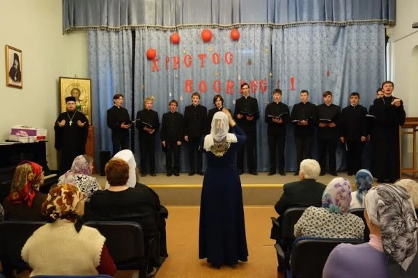 Выступление хора Томской духовной семинарии в сопровождении сурдоперевода
