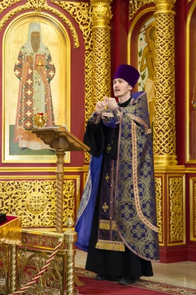 Священник Евгений Морозов. Сурдоперевод молебна